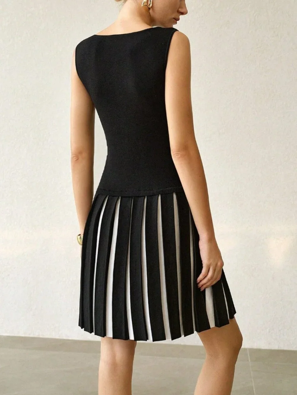 Black Elegant Women's Button Decorated Sleeveless Knit Sweater Dress